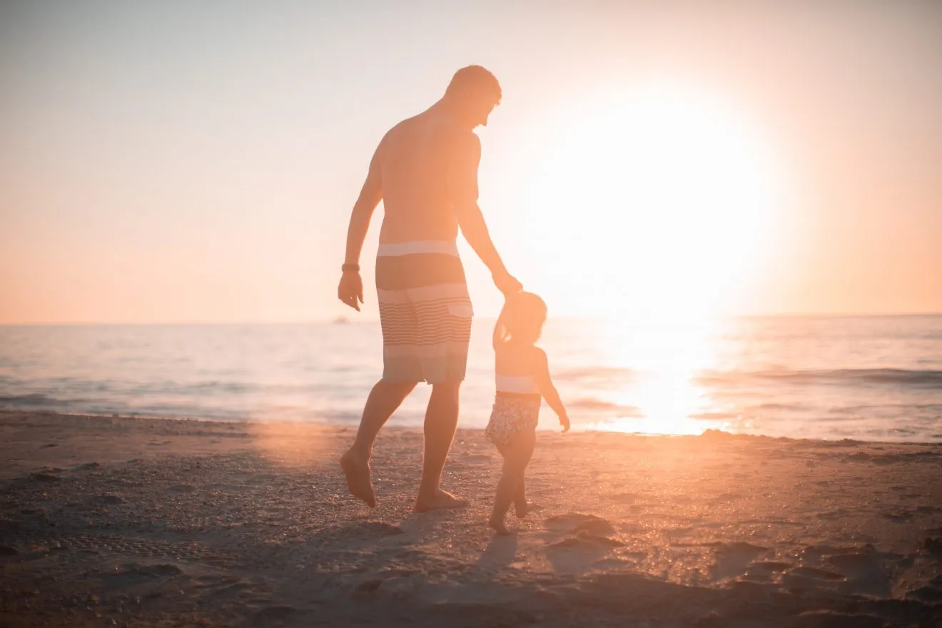 La pelle dei bambini deve essere protetta dal sole, ma attenzione anche al sudore